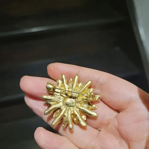 Brand New Flower With Bee Rhinestone Brooch Pin - Picture 4 of 6